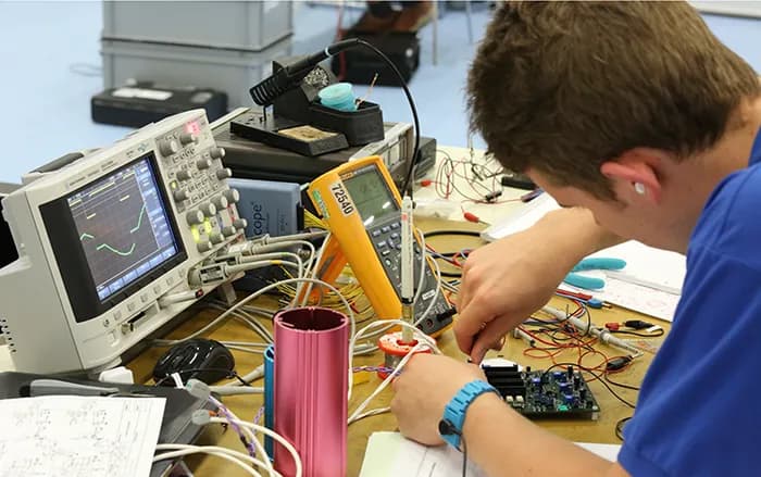 Elektroniker/in EFZ Way-up
