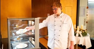 Ausbildung zum Küchenangestellte/r EBA - Arbeitssituation, Lohn und Weiterbildungen, Schnupperlehren und freie Lehrstelle für 2026 finden. Küchenangestellte/r EBA