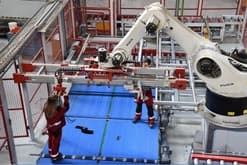 Ausbildung zum Produktionsmechaniker/in EFZ - Arbeitssituation, Lohn und Weiterbildungen, Schnupperlehren und freie Lehrstelle für 2026 finden. Produktionsmechaniker/in EFZ