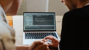 Ausbildung zum Informatiker/in EFZ Way-up - Arbeitssituation, Lohn und Weiterbildungen, Schnupperlehren und freie Lehrstelle für 2026 finden. Informatiker/in EFZ Way-up