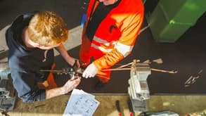 Ausbildung zum Netzelektriker/in EFZ - Arbeitssituation, Lohn und Weiterbildungen, Schnupperlehren und freie Lehrstelle für 2026 finden. Netzelektriker/in EFZ